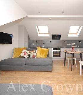 3 bedroom flat to rent - Marlborough Road, Bounds Green