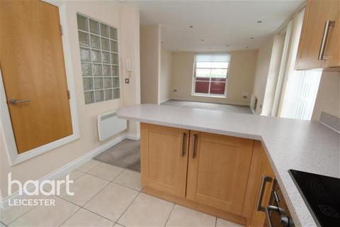 2 bedroom detached house to rent, Watkin Road