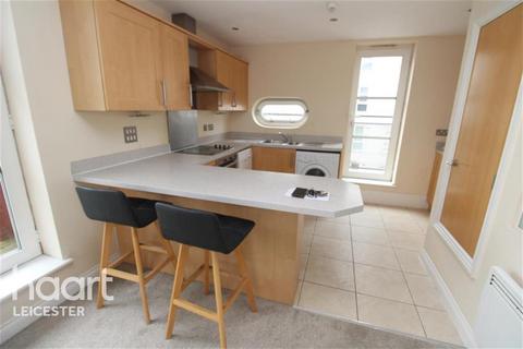 2 bedroom flat to rent, Watkin Road