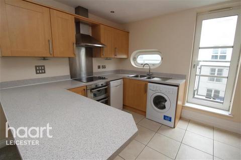 2 bedroom flat to rent, Watkin Road