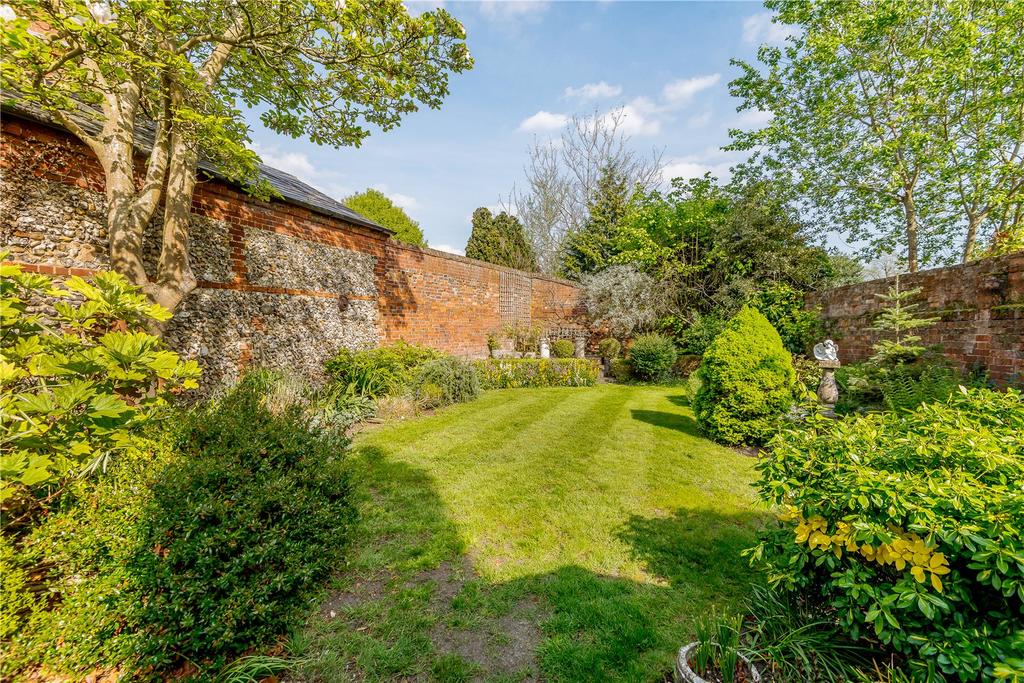 Cookham Wisteria-clad Grade-II Georgian home that featured in Sir Stanley  Spencer's paintings - Berkshire Live