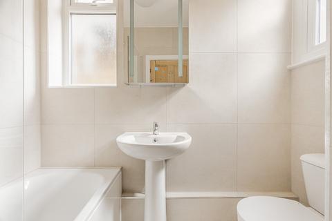 2 bedroom flat to rent, Yukon Road, Clapham South, London