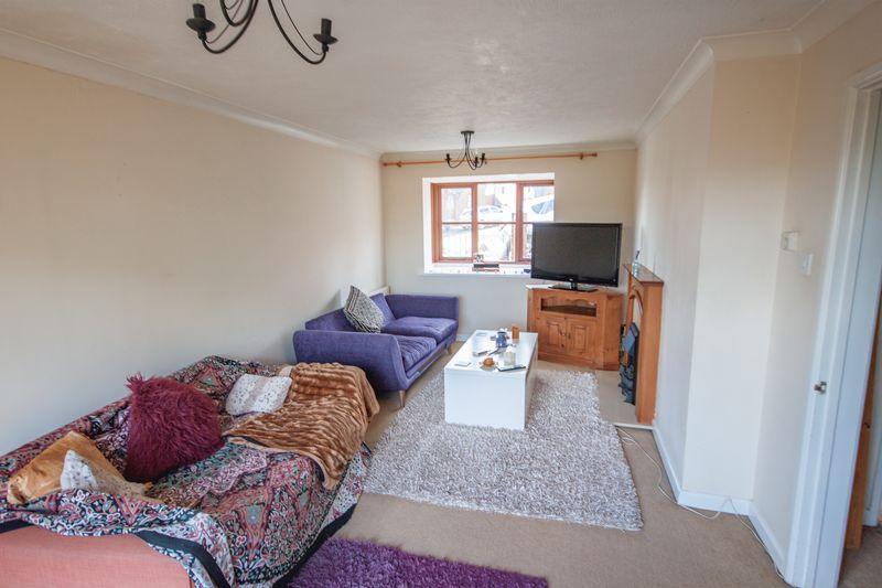 Avranches Avenue, Crediton 2 bed detached house £695 pcm (£160 pw)