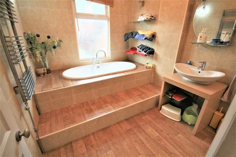 2 bedroom terraced house to rent, Madeley Street, Crewe