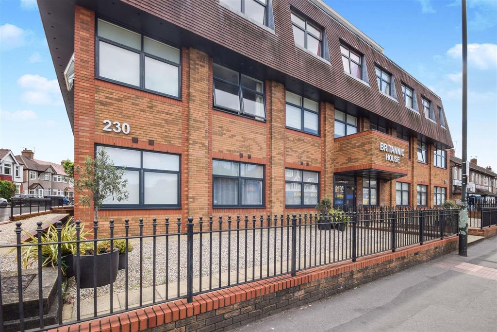 STUNNING STUDIO APARTMENT Motspur Park 1 bed flat £250,000