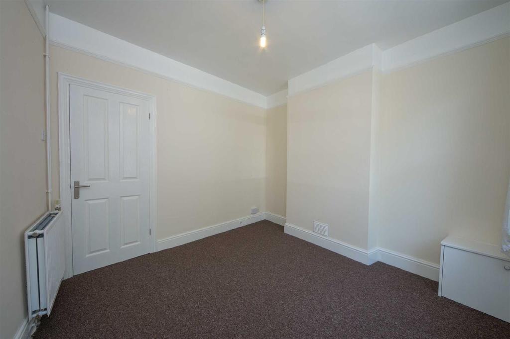 Hartley Road, Luton 2 bed terraced house £795 pcm (£183 pw)