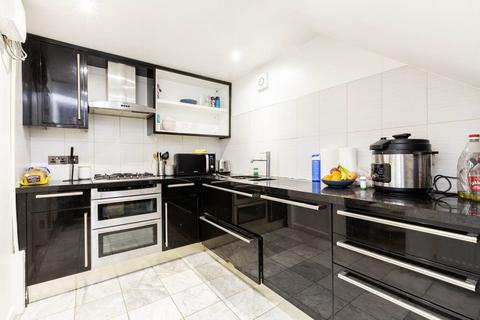 3 bedroom flat to rent, W1U