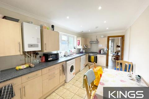 6 bedroom semi-detached house to rent, Spear Road, Southampton