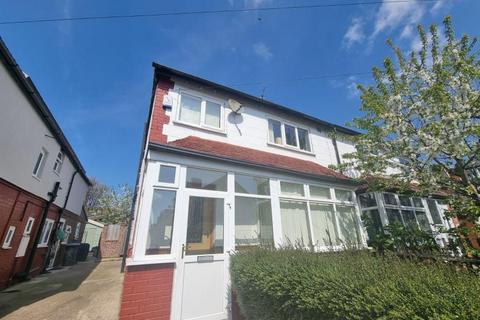 3 bedroom terraced house to rent, Brudenell Road, Hyde Park, Leeds LS6 1LS