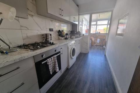 3 bedroom terraced house to rent, Brudenell Road, Hyde Park, Leeds LS6 1LS