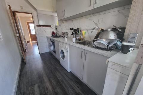 3 bedroom terraced house to rent, Brudenell Road, Hyde Park, Leeds LS6 1LS