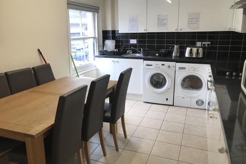 1 bedroom in a house share to rent - 65a Southchurch Road, Westcliff on Sea SS1