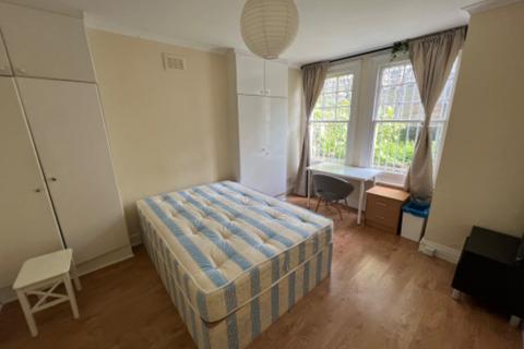 3 bedroom flat to rent, Turnville Road, London W14