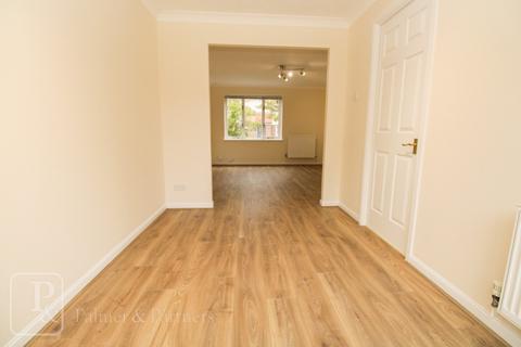 3 bedroom end of terrace house to rent, Peppercorn Close, Colchester, Essex, CO4