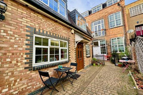 2 bedroom mews to rent, Bavaria Road, Upper Holloway