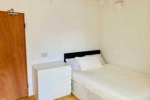 1 bedroom in a flat share to rent, Hughes Mansion, Vallance Road, E1