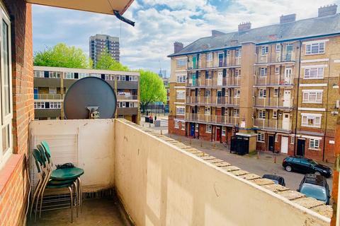 1 bedroom in a flat share to rent, Hughes Mansion, Vallance Road, E1