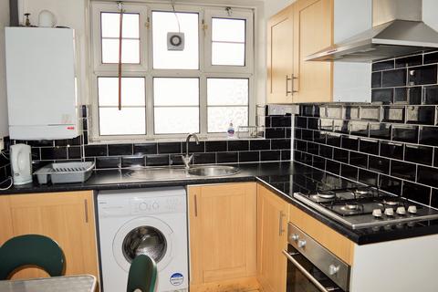 1 bedroom in a flat share to rent, Hughes Mansion, Vallance Road, E1