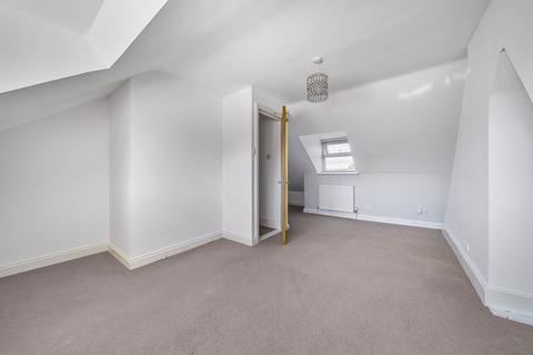 2 bedroom flat to rent, Petersfield Road, Whitehill