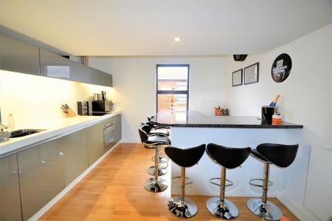 2 bedroom terraced house to rent, Alder Street, Salford