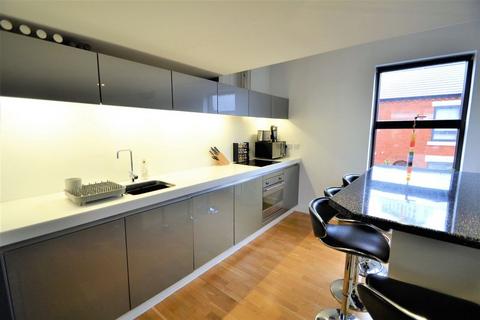 2 bedroom terraced house to rent, Alder Street, Salford