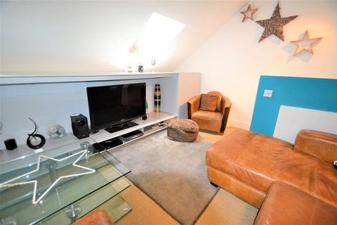 2 bedroom terraced house to rent, Alder Street, Salford