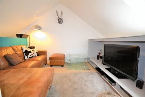 2 bedroom terraced house to rent, Alder Street, Salford