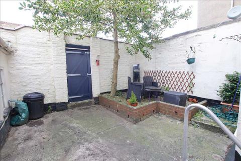 2 bedroom apartment to rent, Albion Road, Scarborough