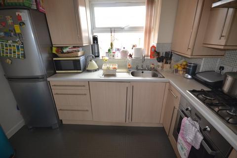 2 bedroom flat to rent, Larchmont Road, Leicester LE4