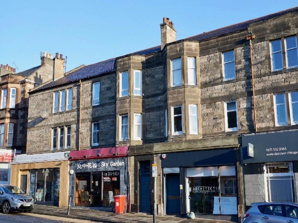 Queensferry Road, Blackhall, Edinburgh 3 bed flat - £1,095 pcm (£253 pw)