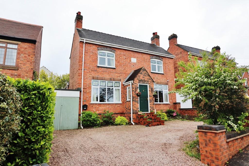 Birchmoor Road, Birchmoor 3 bed detached house £345,000
