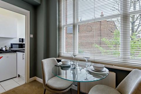 1 bedroom flat to rent, Hill Street W1