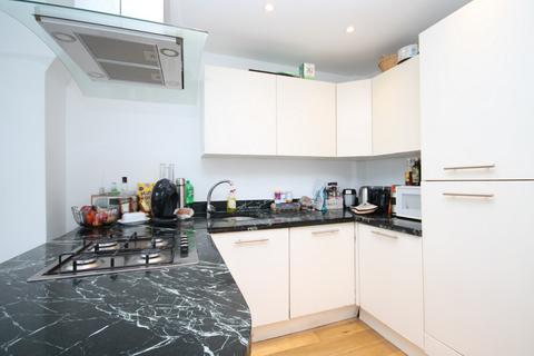2 bedroom flat to rent, Hanley Road, Stroud Green, N4