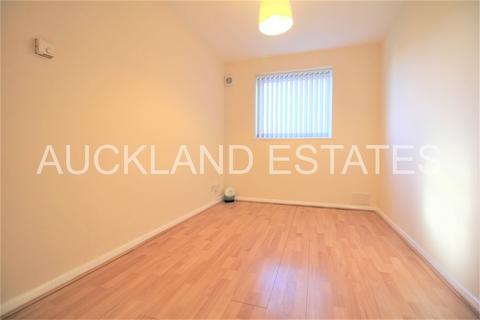 2 bedroom flat to rent, Alderman Close, Hatfield AL9