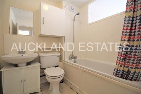 2 bedroom flat to rent, Alderman Close, Hatfield AL9