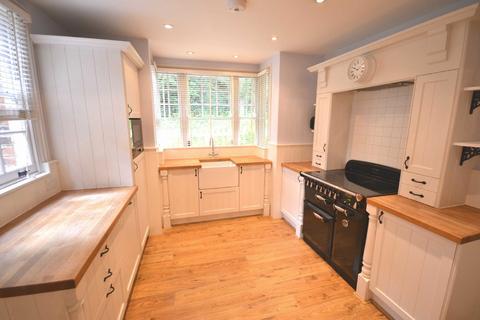 3 bedroom detached house to rent, Forest Side, Epping