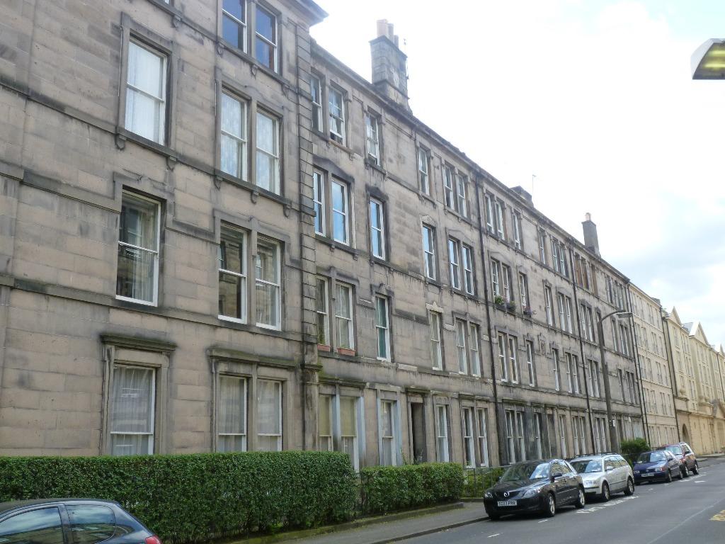 Valleyfield Street, Tollcross, Edinburgh, EH3 3 bed flat £2,250 pcm (£519 pw)