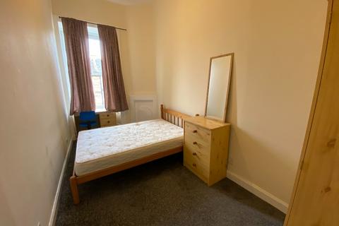 3 bedroom flat to rent - Oxford Street, South Side, Edinburgh, EH8