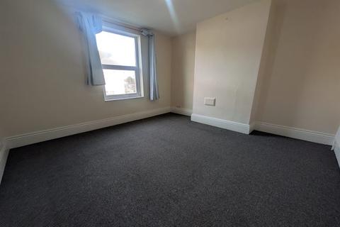 3 bedroom terraced house to rent, City Road, Beeston, NG9 2LQ