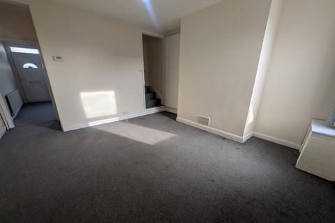 3 bedroom terraced house to rent, City Road, Beeston, NG9 2LQ