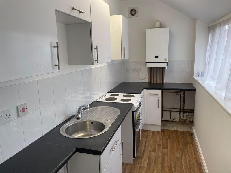 Blackwell Road, Huthwaite, SuttonInAshfield, NG17 2QZ 3 bed terraced