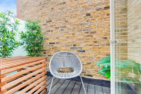 4 bedroom townhouse to rent, Pope Street, London Bridge