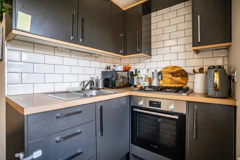2 bedroom flat to rent, Church Road, London SE19