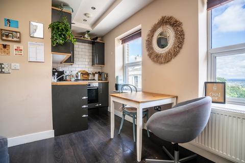 2 bedroom flat to rent, Church Road, London SE19