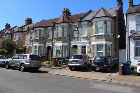 2 bedroom maisonette to rent, Spencer Road, Harrow