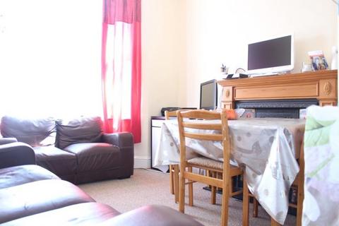 2 bedroom maisonette to rent, Spencer Road, Harrow