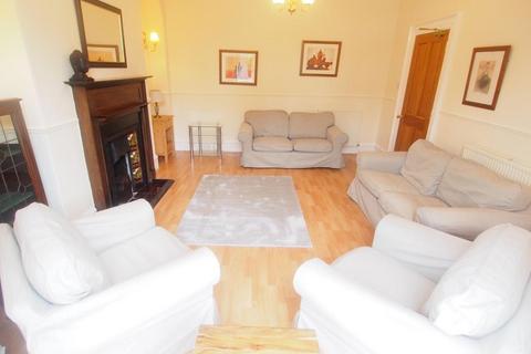 3 bedroom flat to rent, Elmfield Avenue, Aberdeen, AB24