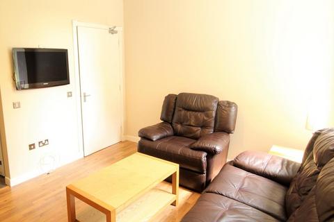 2 bedroom flat to rent, Union Grove, Ground Right,