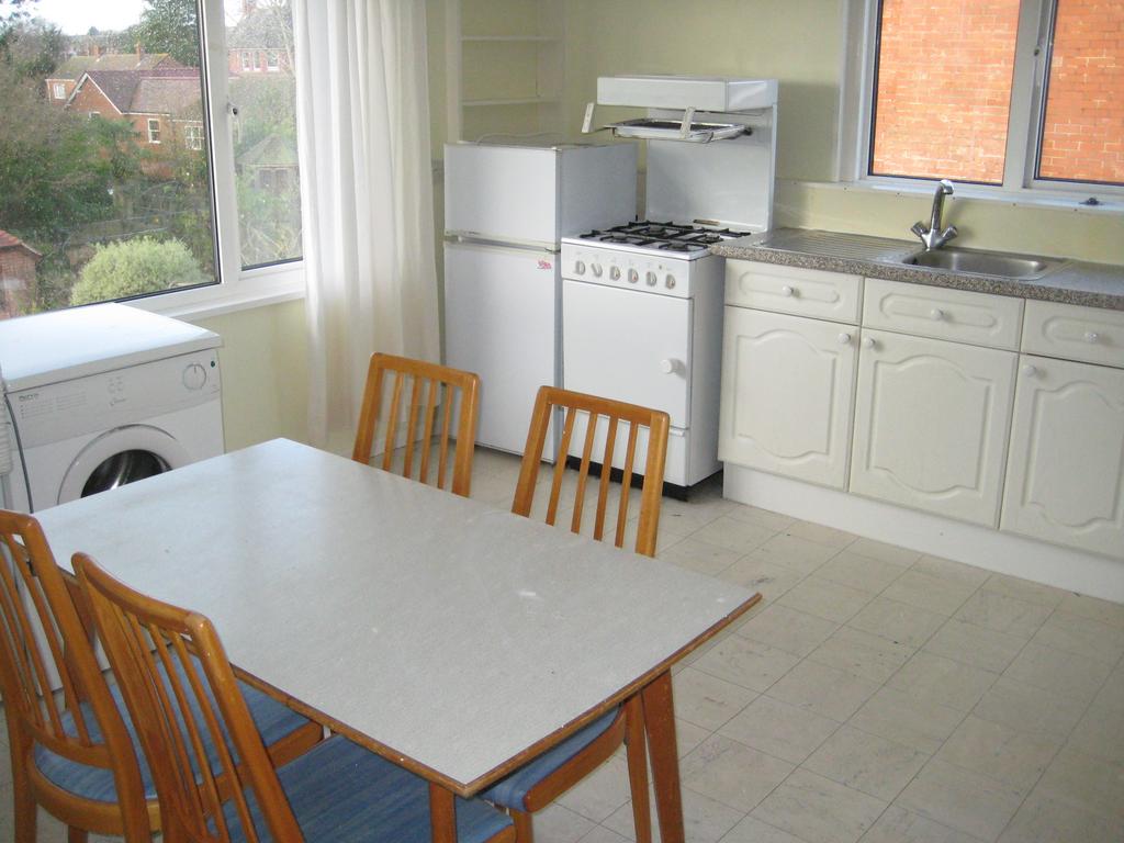 Kitchen / Breakfast Room