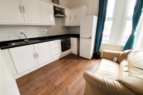 2 bedroom flat to rent, Green lanes, Stoke Newington